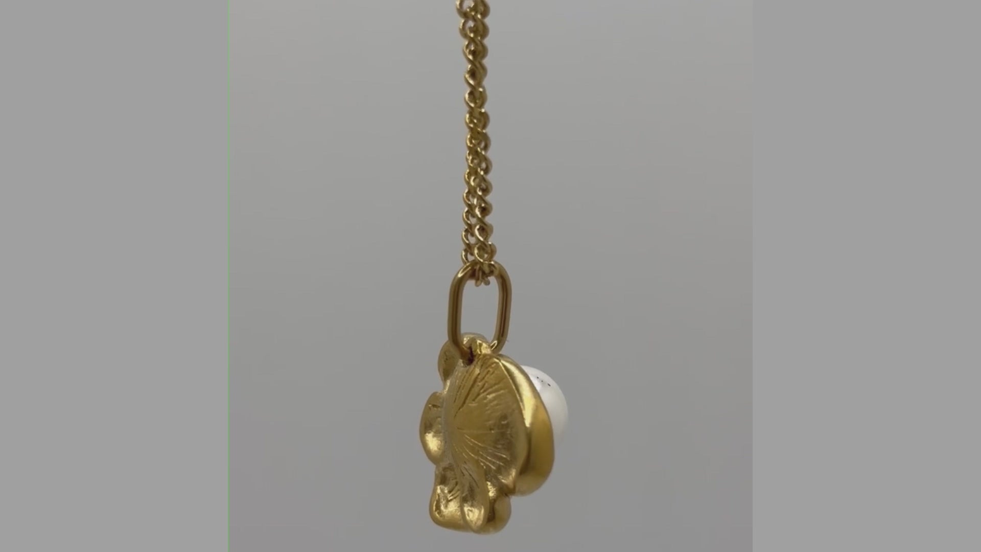 Sinaya Jewels Elegant Floral Pearl Pendant Necklace